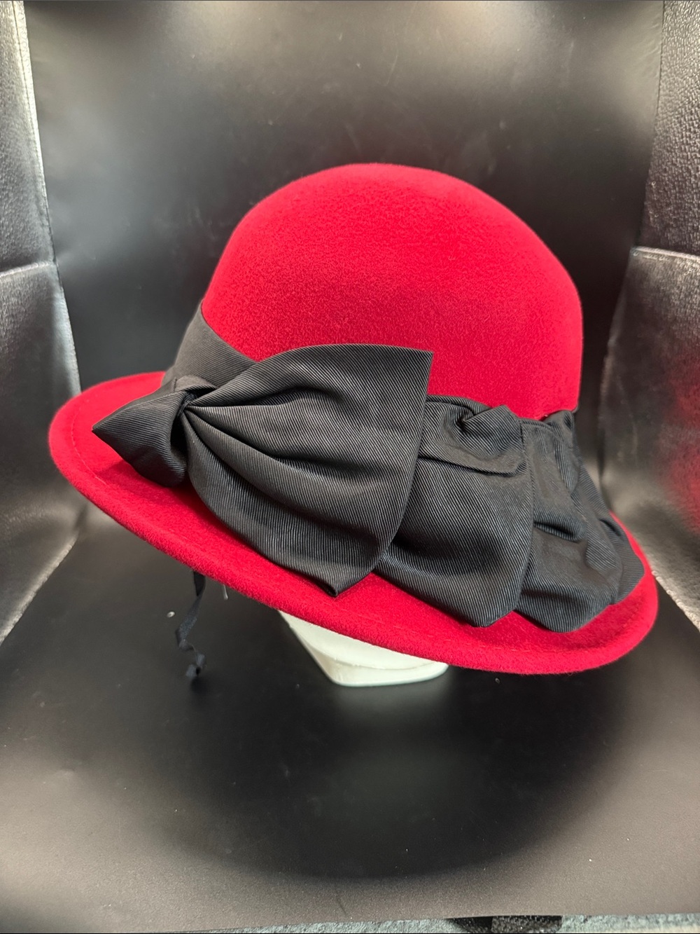 NWT Giovannio NY Red 100% Wool Cloche Hat with Black Bow Women's Fashion